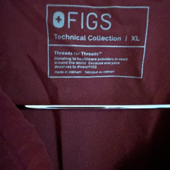 Figs Casma Three-Pocket Scrub Top (Burgundy -- XL) - Picture 3 of 3